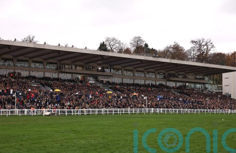 Sandown has &lsquo;real fighting chance&rsquo; in battle against the weather