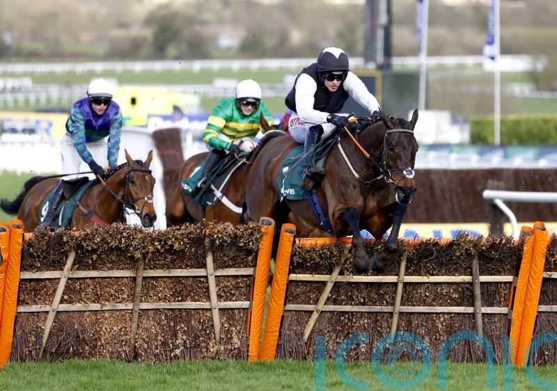 Flooring Porter takes on 10 rivals in Stayers&rsquo; hat-trick bid