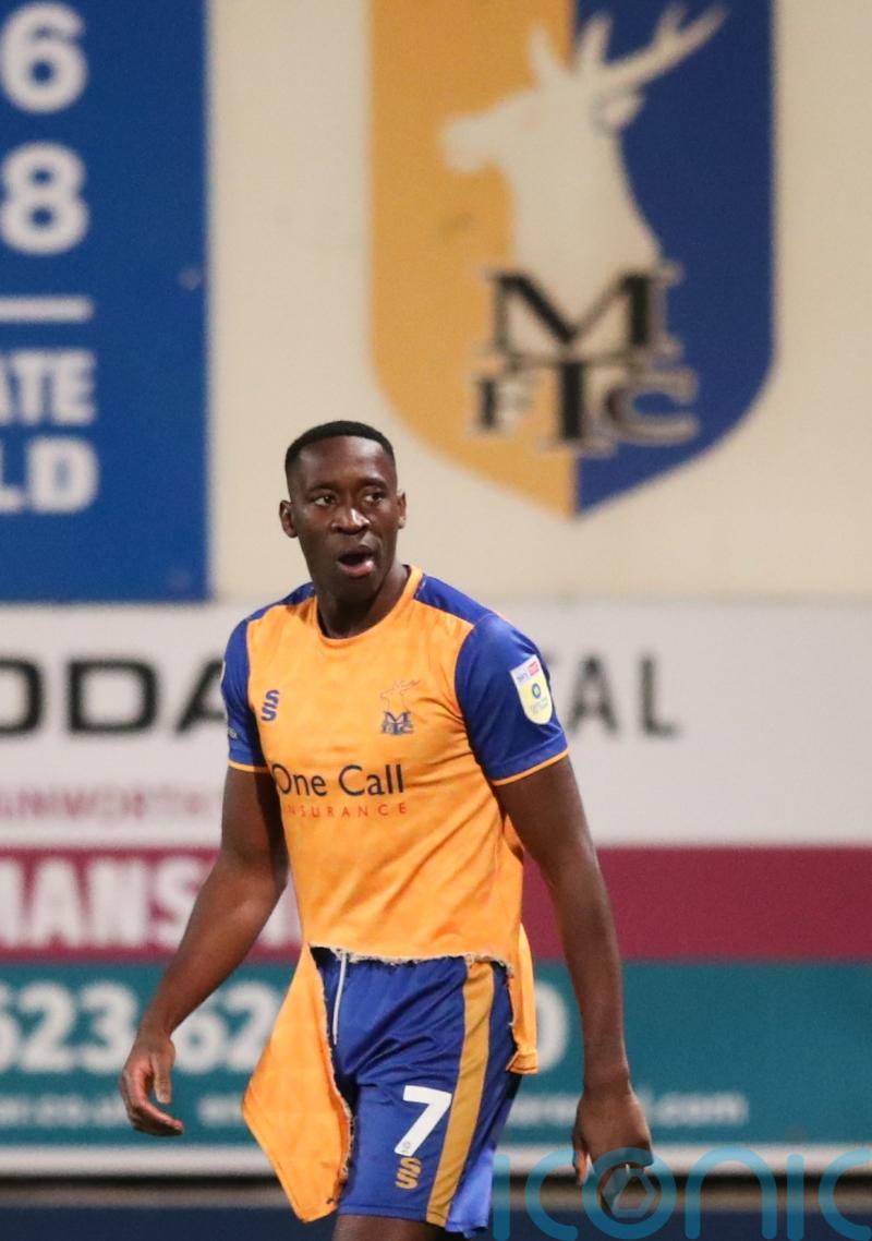 Late Lucas Akins goal earns Mansfield a draw at Stockport