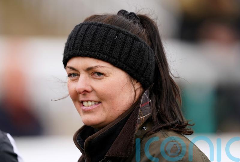 Whistleinthedark shines at Kempton for Laura Morgan