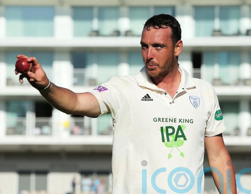 Kyle Abbott hits back for Hampshire against Nottinghamshire