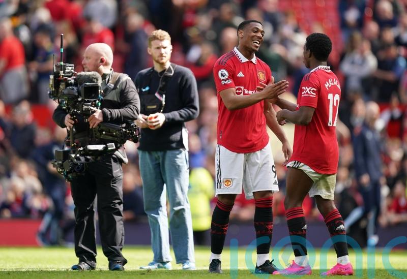 Manchester United maintain top-four push with win over Everton