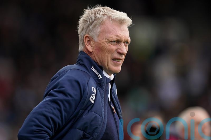 David Moyes shrugs of fans&rsquo; disapproval as West Ham claim big win at Fulham