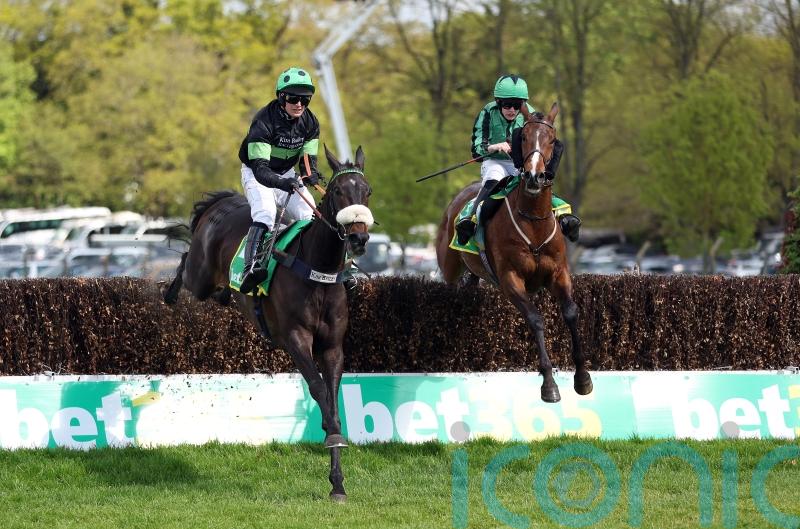 Hewick returns to Sandown to plunder Oaksey Chase