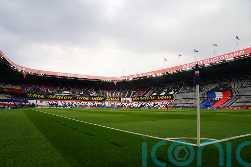PSG condemn fans who chanted for Neymar to leave club outside his house