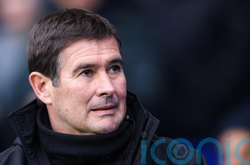 Nigel Clough agrees new deal at Mansfield