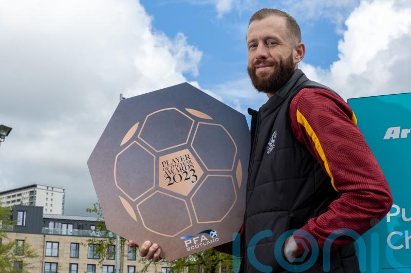 Kevin van Veen &lsquo;played through injury&rsquo; as Motherwell man kept goal streak going