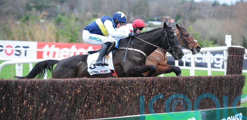Mullins mounts strong challenge on Auteuil highlight