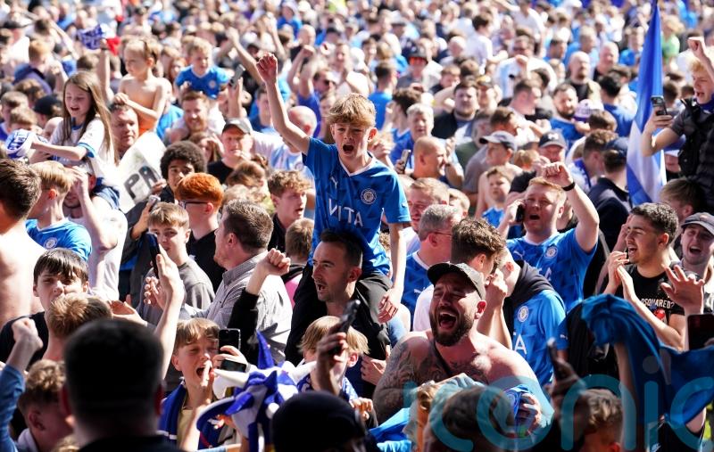 Stockport edge dramatic shootout to beat Salford and reach play-off final