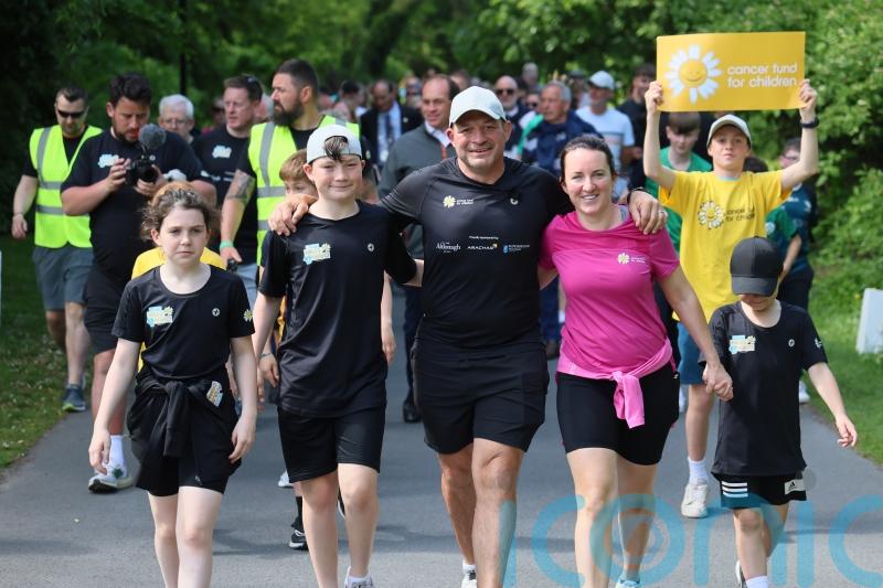 Rory Best finishes 330km endurance walk fundraiser for child cancer services