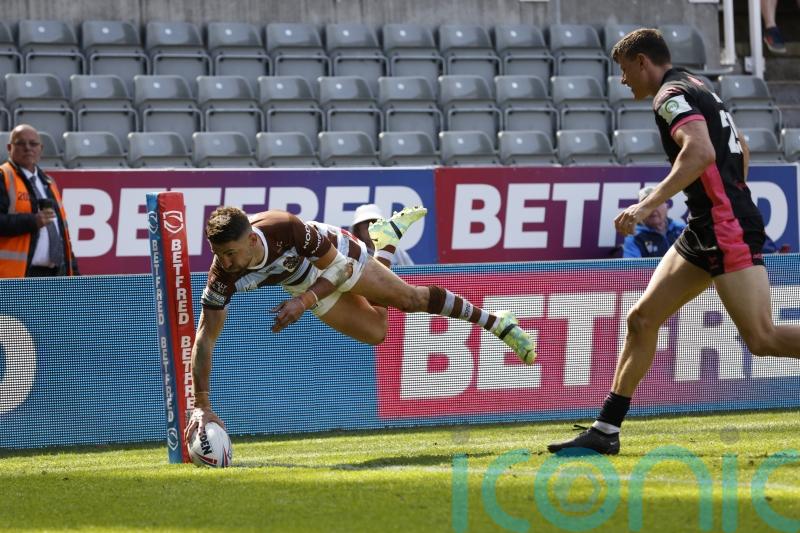 Tommy Makinson scores four tries as St Helens coast past Huddersfield