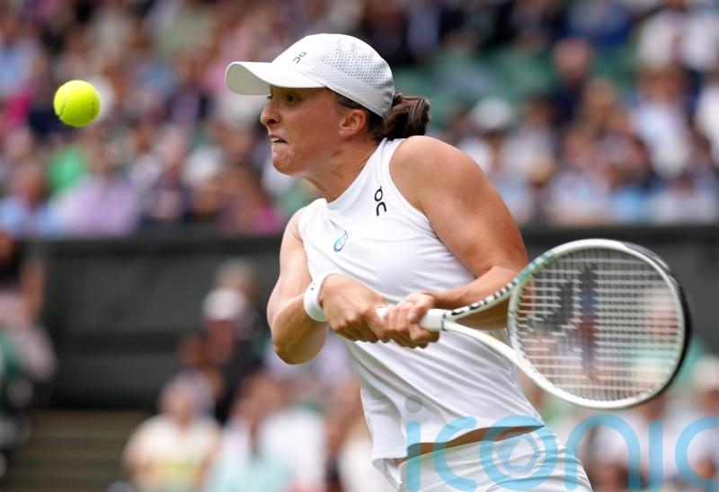 Iga Swiatek breezes through while Ukraine&rsquo;s Marta Kostyuk fights back to win