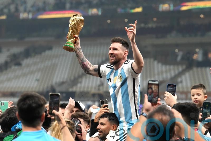 Beckham brightens smile on Messi mural to welcome superstar signing to Miami