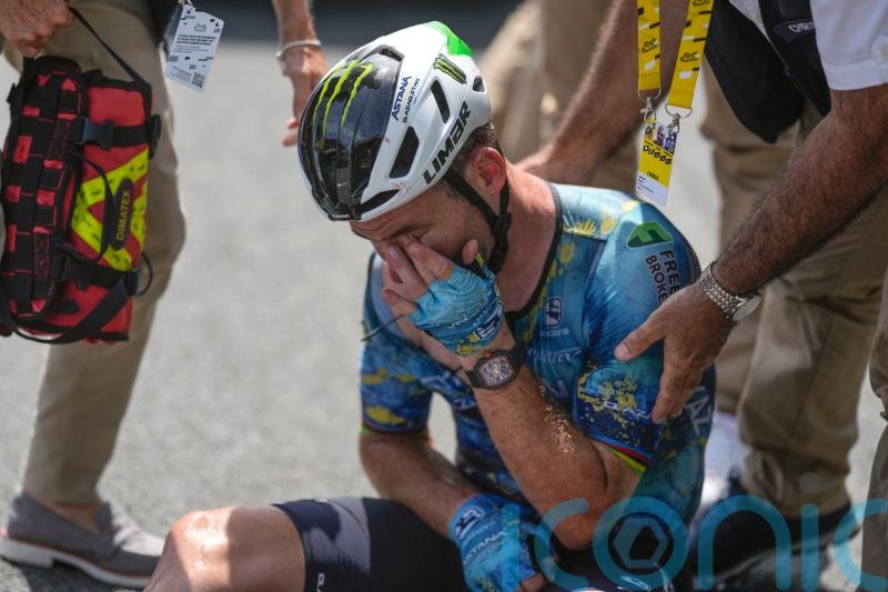 Mark Cavendish expects recovery to be &lsquo;number of weeks&rsquo; after collarbone surgery