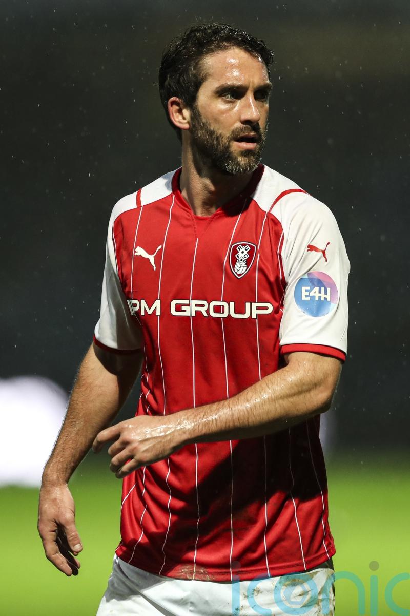 Chesterfield ease past 10-man AFC Fylde in another comfortable victory