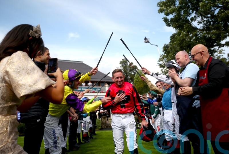 Emotional Hanagan says farewell to the saddle at York