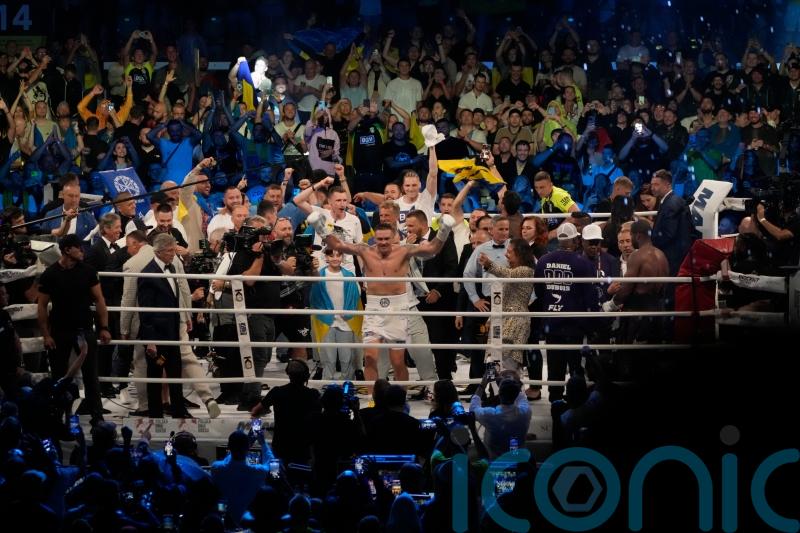 Oleksandr Usyk knocks out Daniel Dubois in ninth to retain heavyweight titles