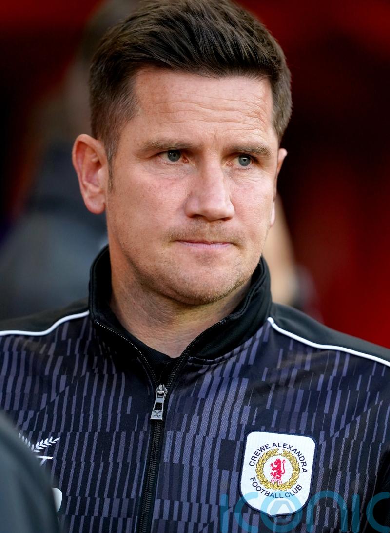 Lee Bell quickly moves on after Crewe&rsquo;s penalty woes in loss to Port Vale