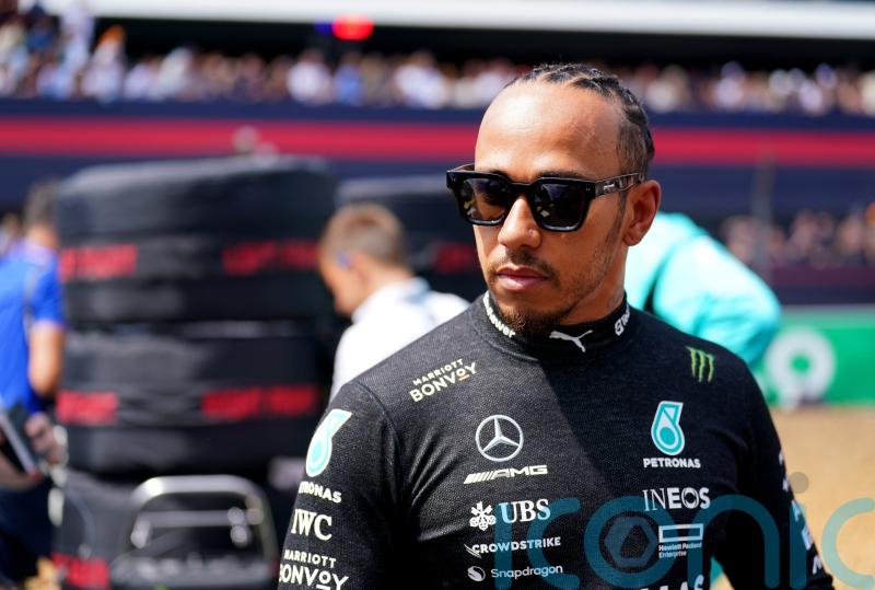 Lewis Hamilton commits to Mercedes until 2025