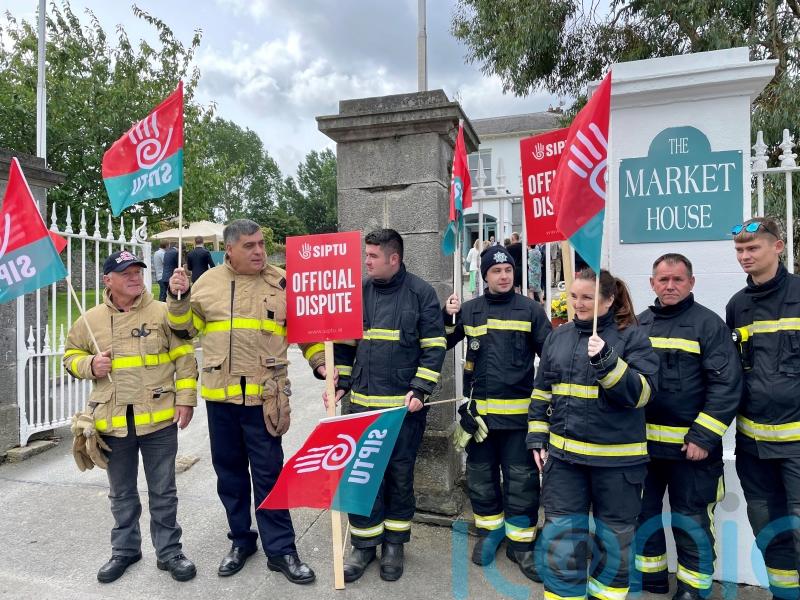 Retained firefighters accept offer that will see them guaranteed annual wage