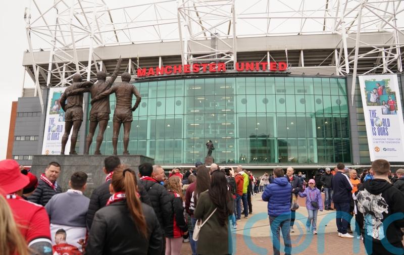 Manchester United share price crashes by &pound;500m after report Glazers may not sell