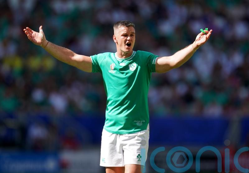 Jack Crowley talks up &lsquo;true leader&rsquo; Johnny Sexton after his Ireland return
