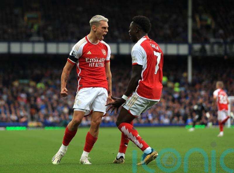 Leandro Trossard fires unconvincing Arsenal to rare away victory at Everton