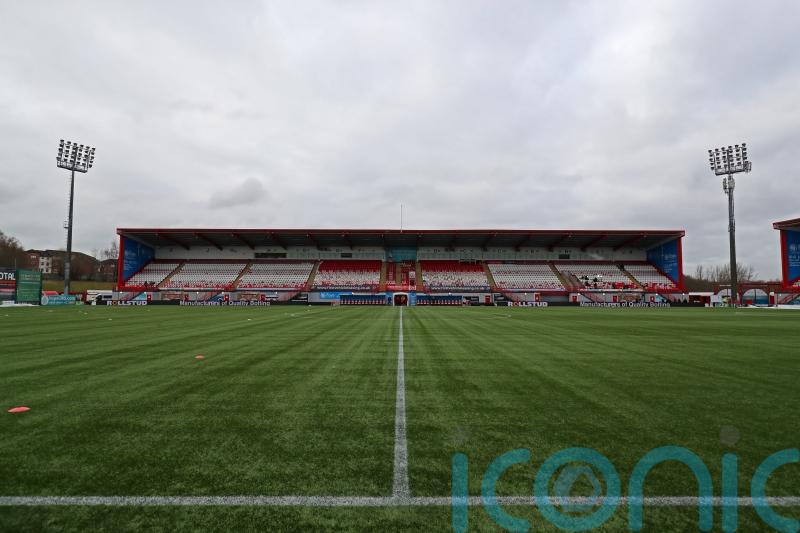 Five-star Hamilton too hot for Annan