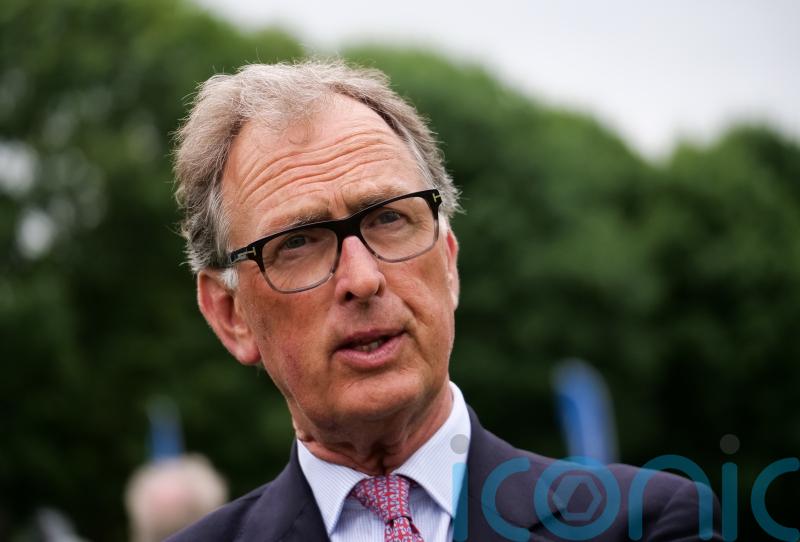 Roger Charlton to hand full control of training licence to son Harry