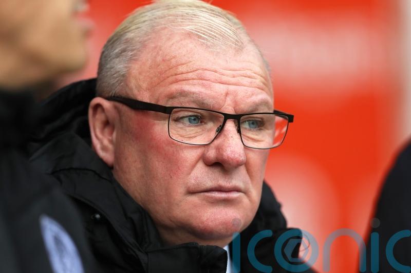 Steve Evans angry about &lsquo;horrendous&rsquo; decision as Stevenage slip up at Blackpool
