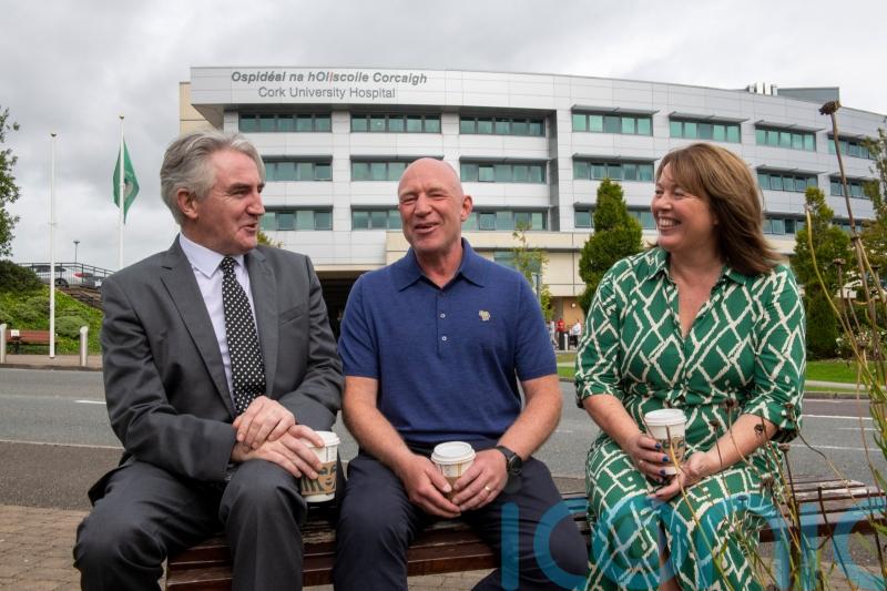 English tourist returns to Irish hospital to thank doctor who saved his life