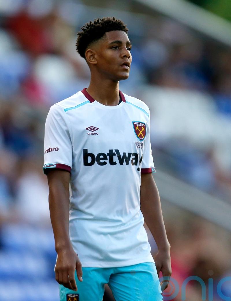 Ten-man Wealdstone earn draw at home to Boreham Wood