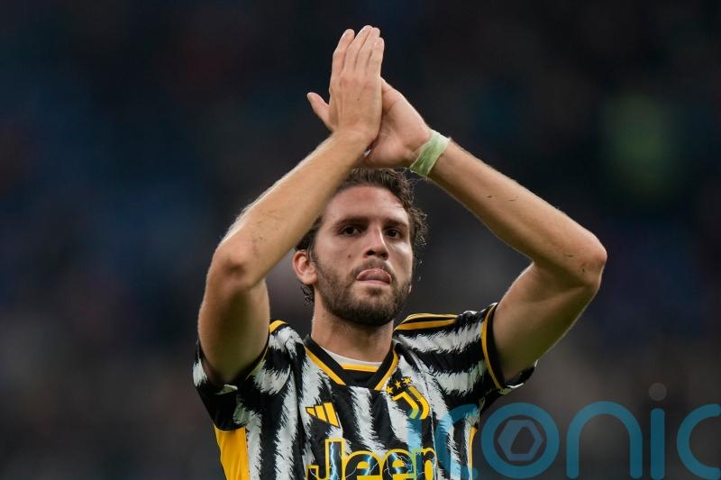 Juventus turn heat up on Serie A pacesetters with victory over 10-man AC Milan