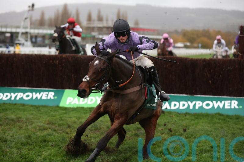 Stage Star survives late scare to claim Paddy Power glory