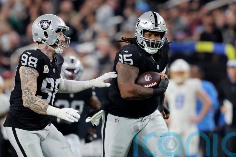 Las Vegas Raiders score nine touchdowns in 63-21 rout of Los Angeles Chargers