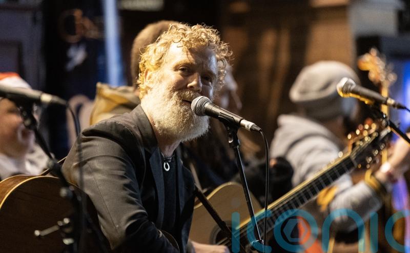 &lsquo;Fairytale&rsquo; of Dublin as crowd sings along to Christmas Eve charity busk