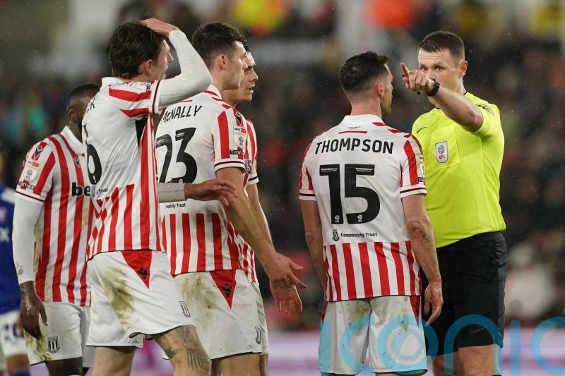 Ten-man Stoke hold Ipswich to goalless draw