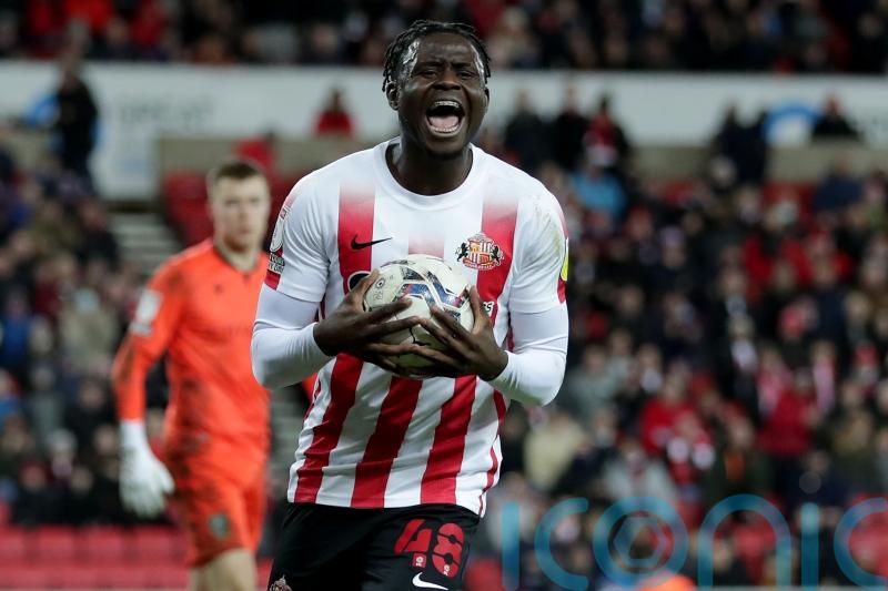 St Johnstone confirm double signing of Kerr Smith and Benjamin Kimpioka