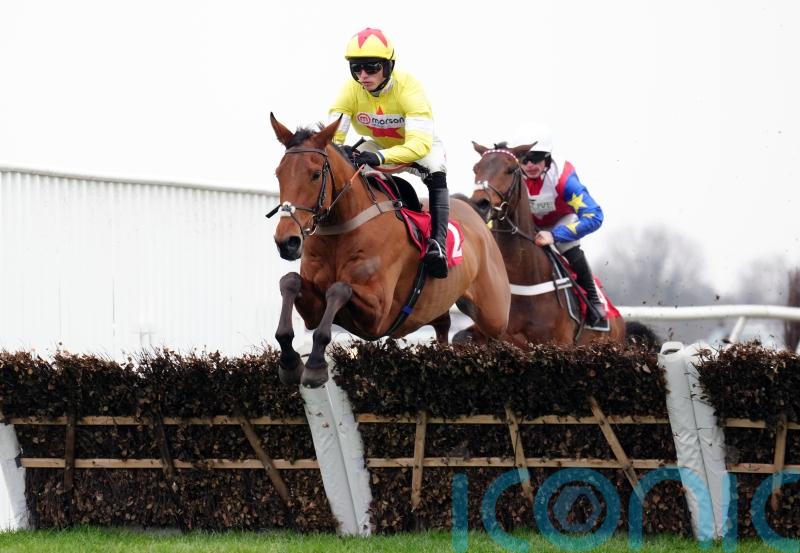 Kalif Du Berlais creates big impression at Kempton