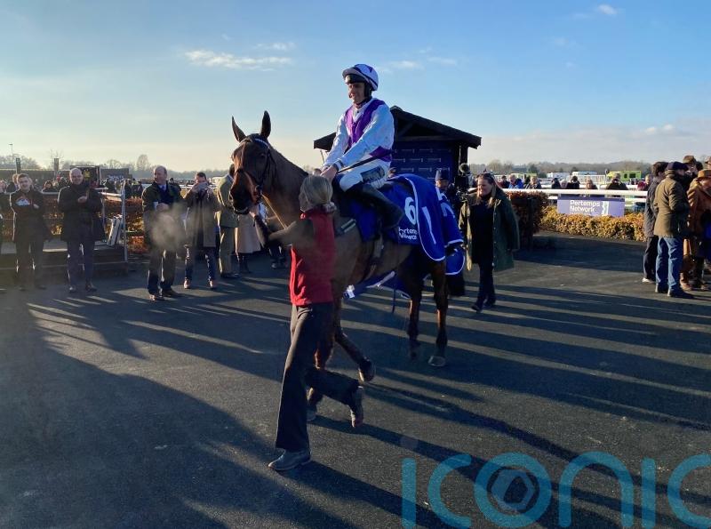 J&rsquo;Ai Froid digs deep for Warwick win