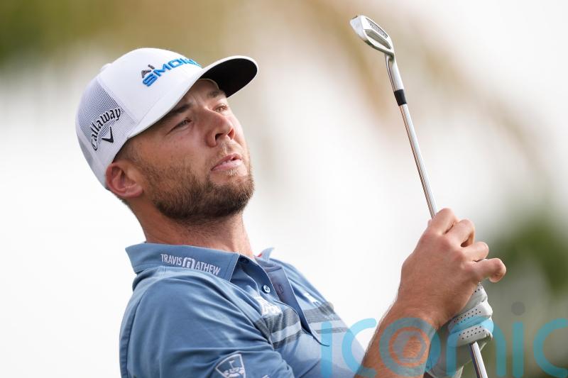 Sam Burns hits 61 to take one-shot halfway lead