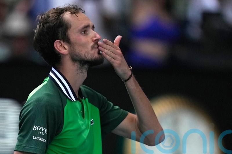 Daniil Medvedev battles into Australian Open semi-finals