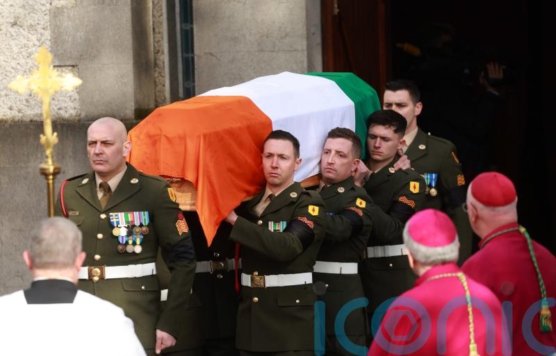 Graveside mourners hear John Bruton was a &lsquo;statesman of unshakeable integrity&rsquo;