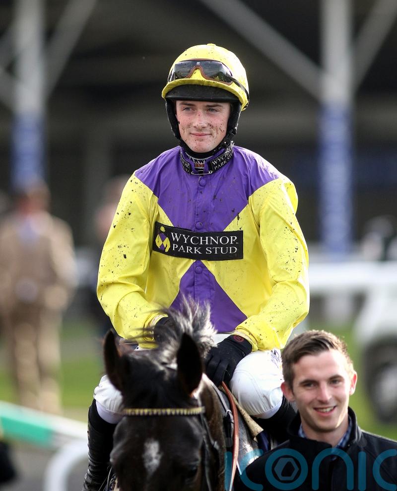 Carole&rsquo;s Pass powers home to claim Listed victory