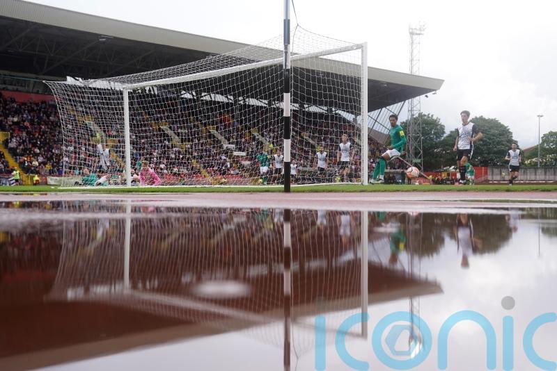 Marcus Dinanga hat-trick guides Gateshead to routine win over 10-man Oxford City