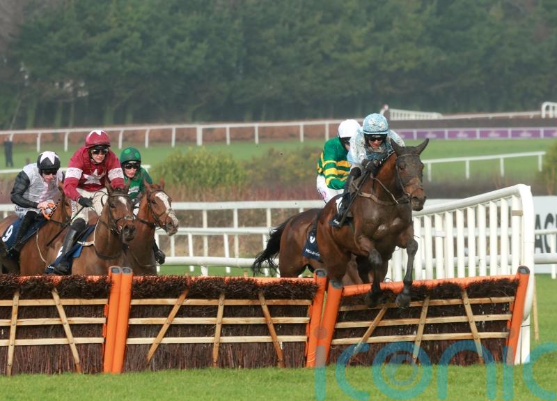 Kargese and Telmesomethinggirl delight Kenny Alexander team at Cheltenham