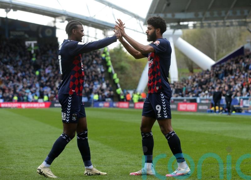 Mark Robins says Ellis Simms and Haji Wright should aim for 20-goal mark