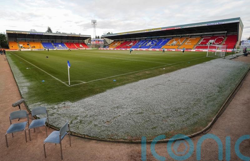 Dundee move into top six with late win at struggling St Johnstone