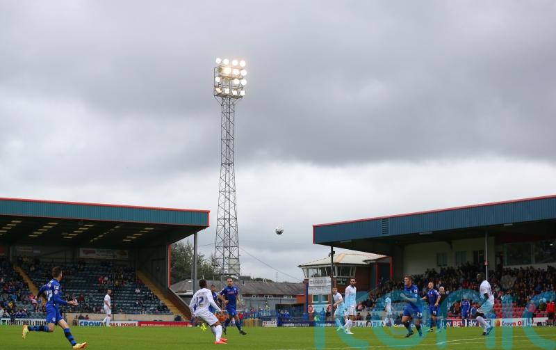 Devante Rodney earns late point for Rochdale