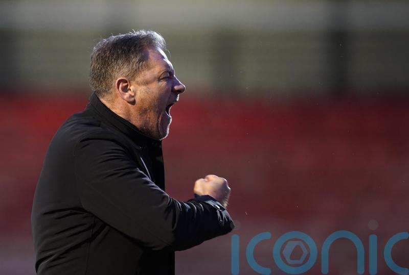 Crawley ready to &lsquo;take on anyone&rsquo; &ndash; Scott Lindsey